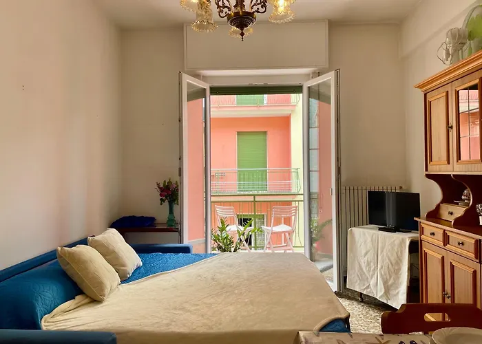 Finalborgo Two Room Flat With Terrace And Free Parking