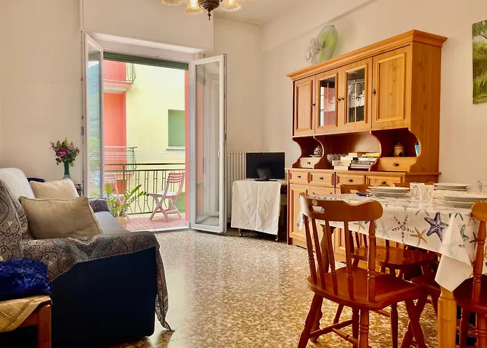 Finalborgo Two Room Flat With Terrace And Free Parking